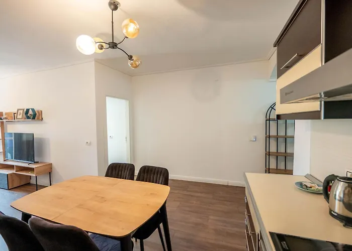 Tirent Apartment - Komuna E Parisit, Central 2